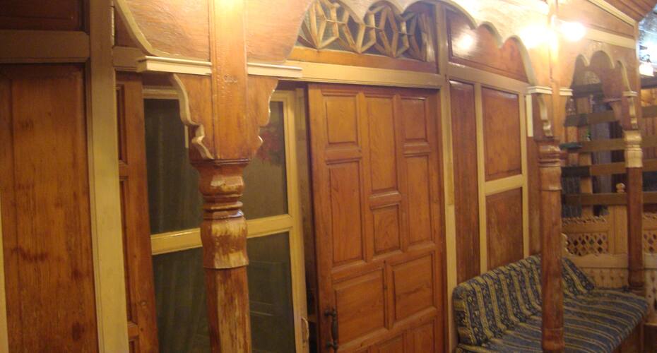 Richard Green Houseboat, Srinagar 3